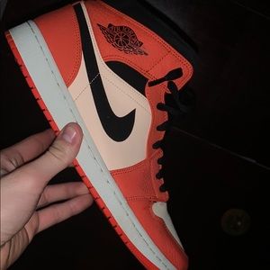 Jordan 1s “Team Orange”